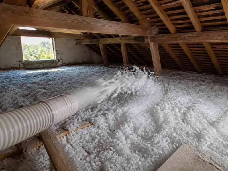 Isolation des combles perdus par soufflage